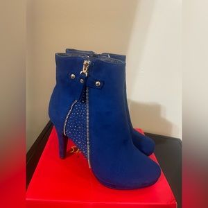 Dream Paris Women’s Blue Suede Platform Heels size 11 Worn Once